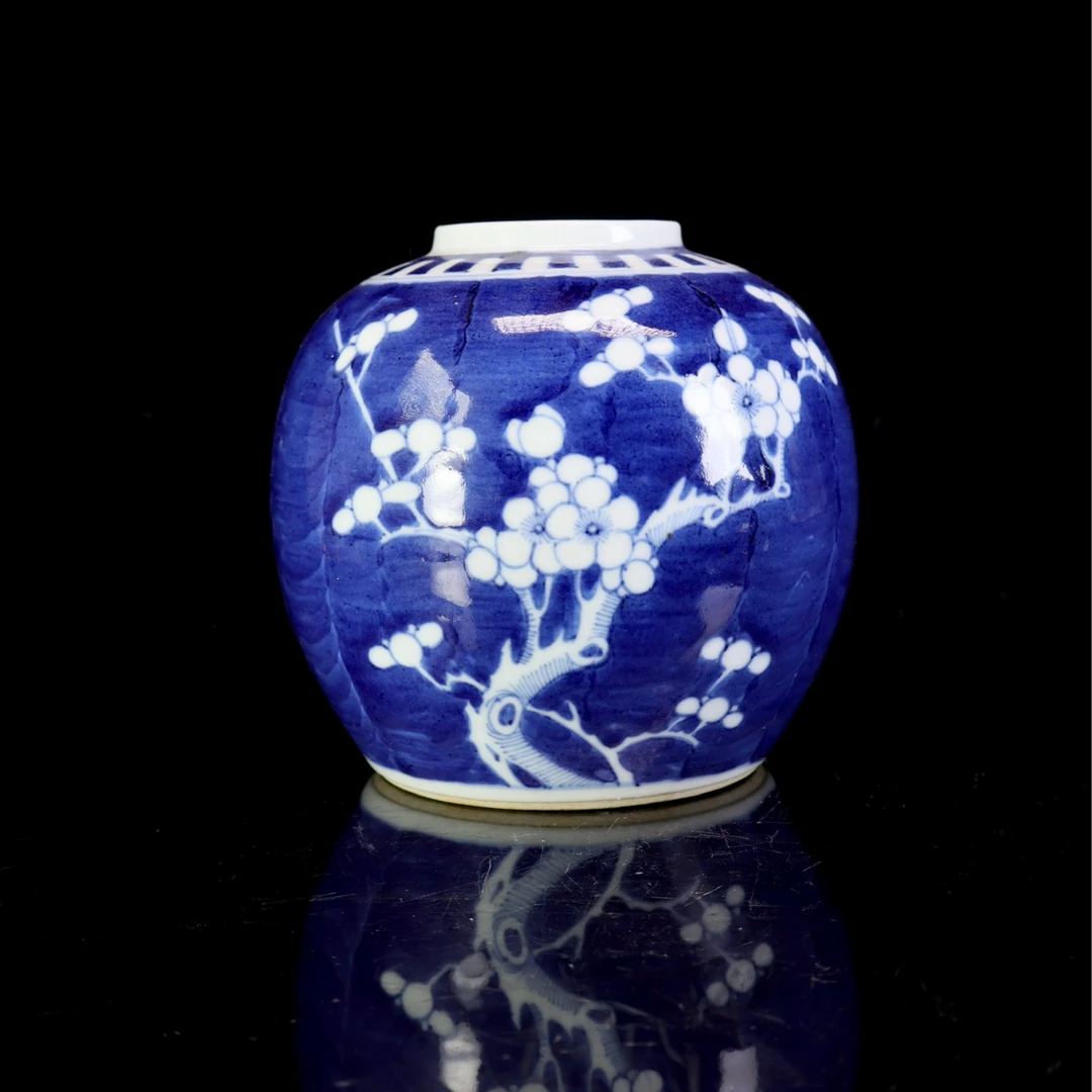 5.晚清民国青花留白冰梅罐