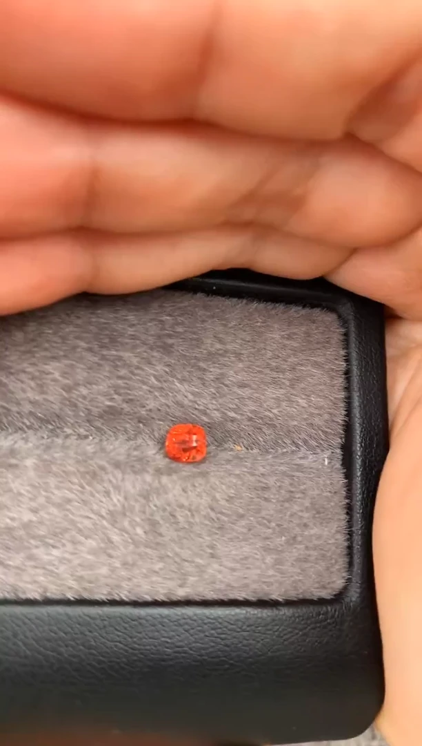 未镶嵌裸石定制尖晶石?*?枕型 橙色调 0.71ct