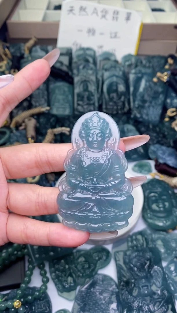 颈饰未镶嵌翡翠
