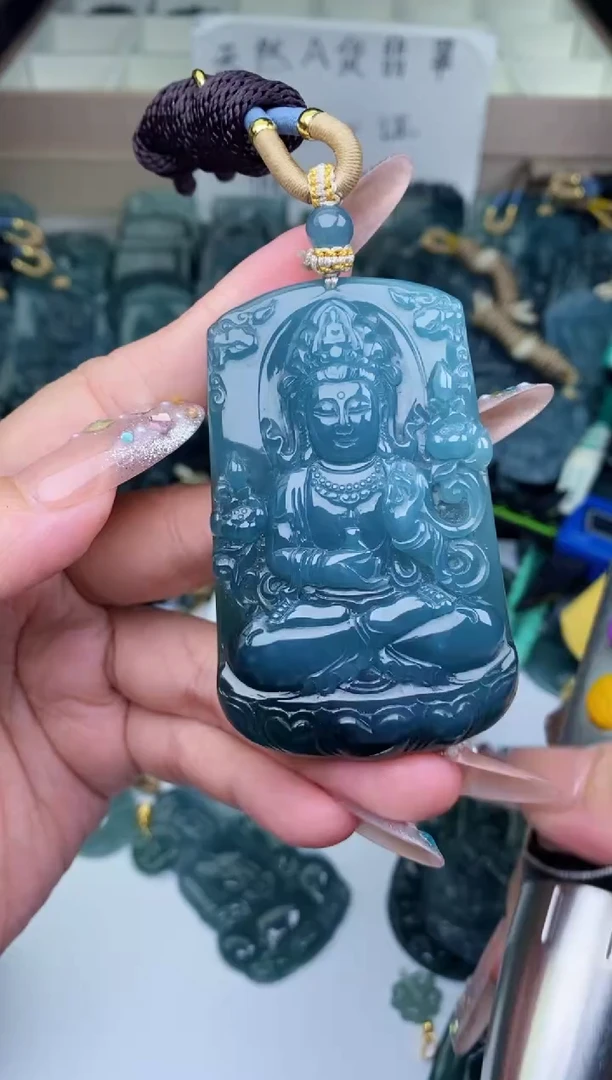 颈饰未镶嵌翡翠