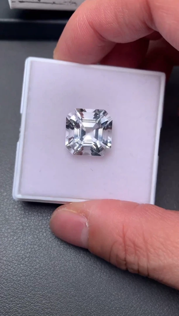 托帕石裸石22.18