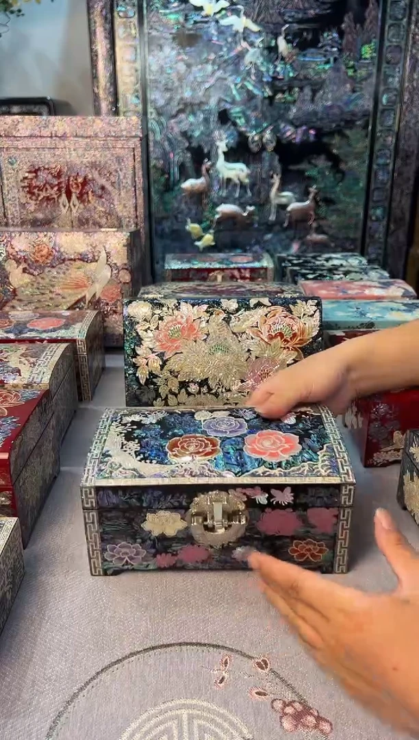 黑底全满螺·弘贝雅螺钿漆器文化馆