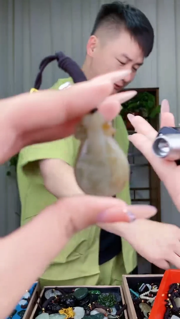 和田玉未镶嵌挂件拍一发一，多样性发货！