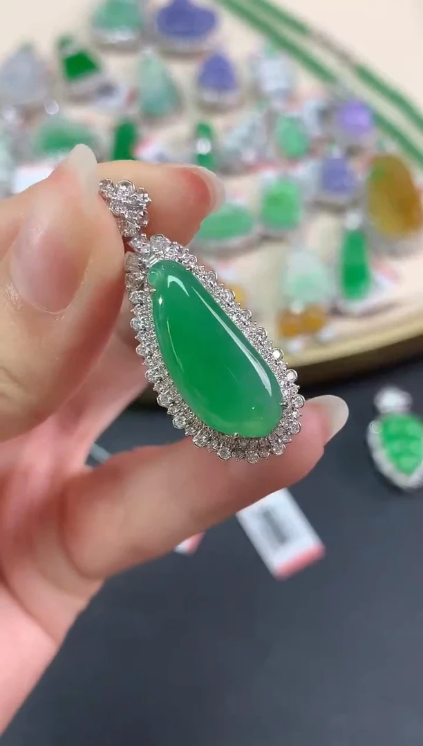 吊坠(不含链)18K金镶嵌翡翠吊坠(不含链)|19800