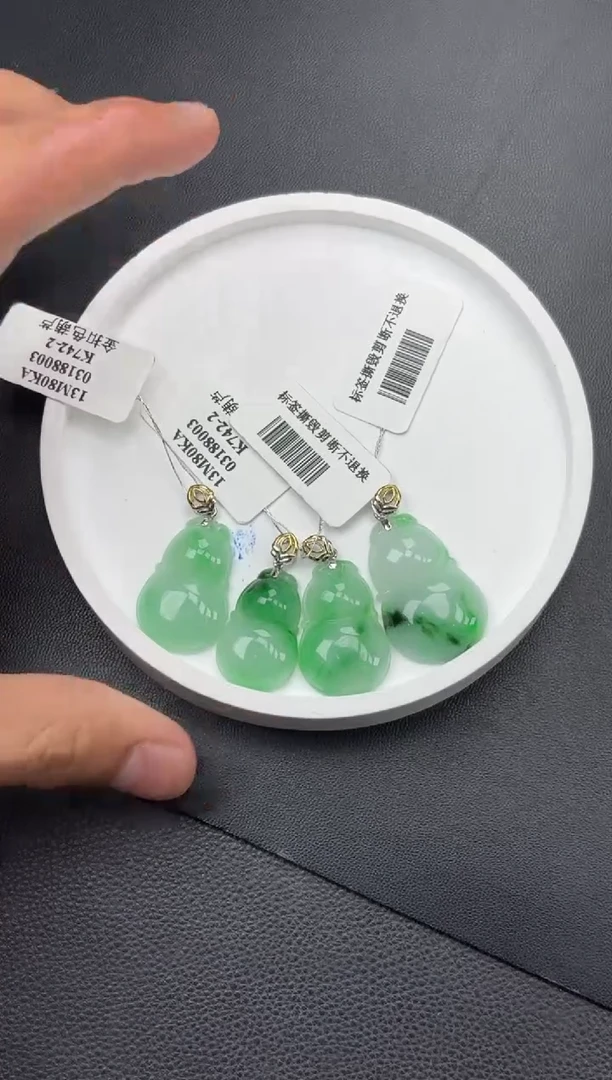 翡翠18K金镶嵌颈饰K742-2葫芦多样性发一件