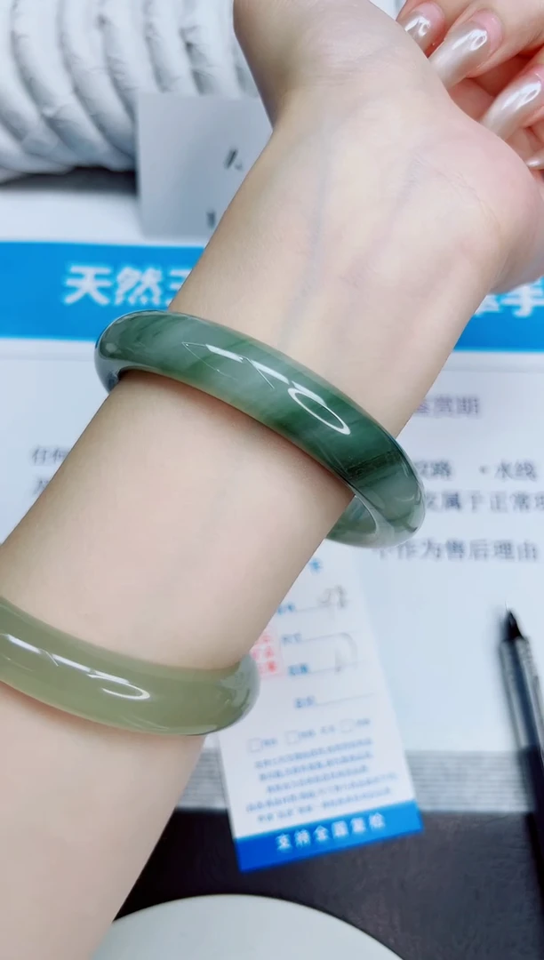 未镶嵌手镯石英质玉98/61.7