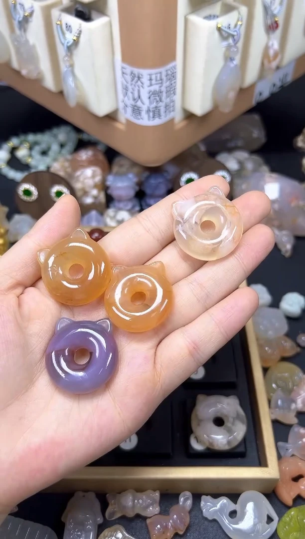 石英质玉未镶嵌吊坠(赠链)猫猫扣