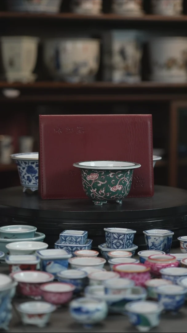 青花手绘盆刘*卓青花手绘盆 刘*卓