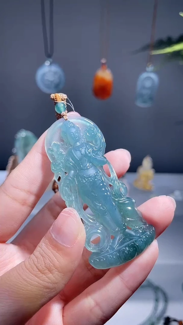 颈饰未镶嵌翡翠观音