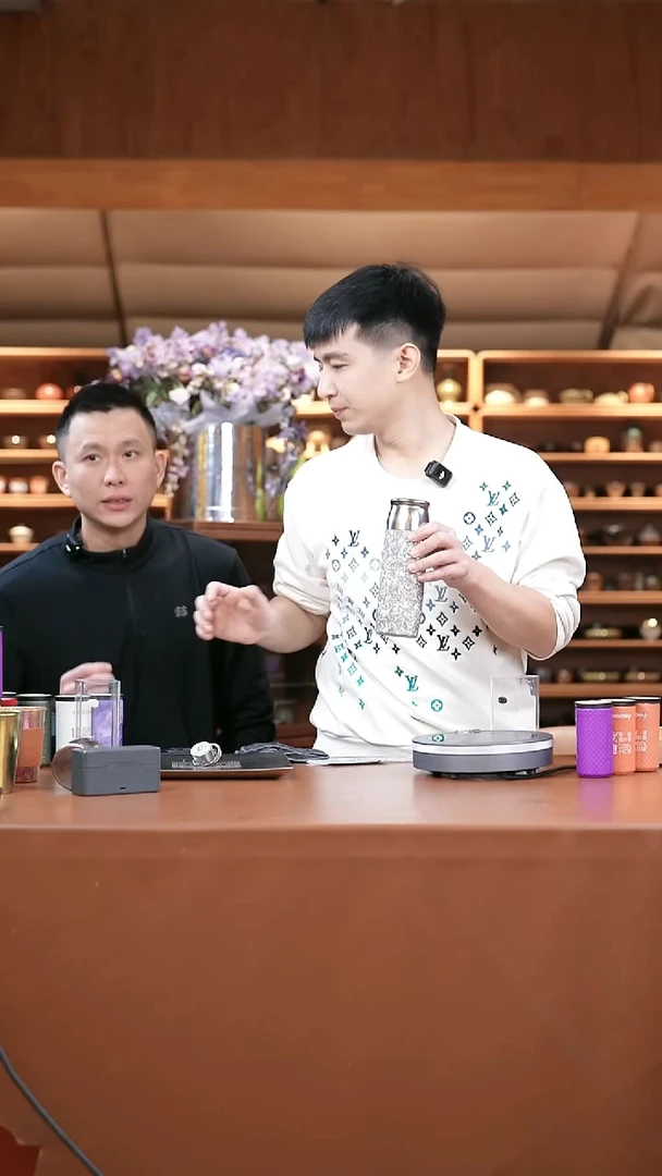 小纪福利 钛杯一个 两罐桂花白茶颜色随机