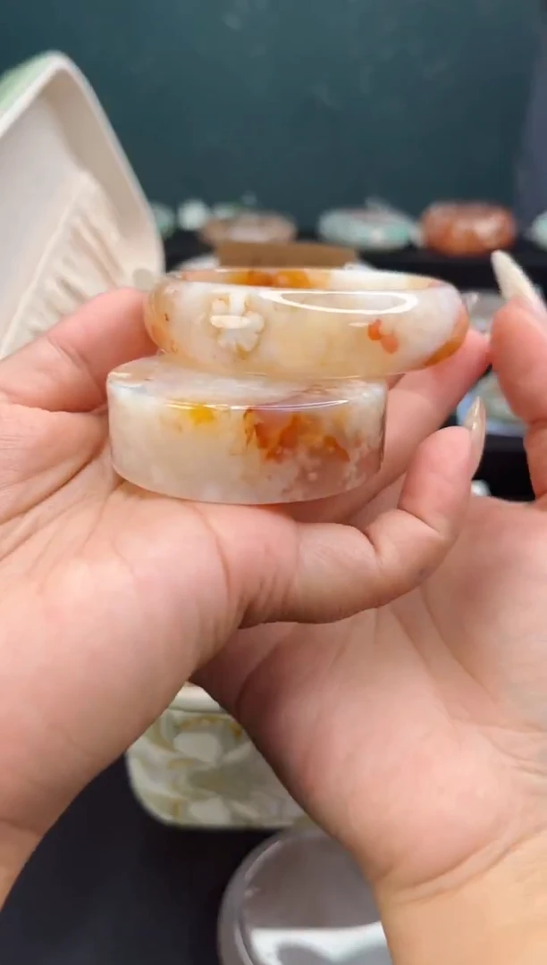 未镶嵌手镯石英质玉（55圈口）赠送镯心