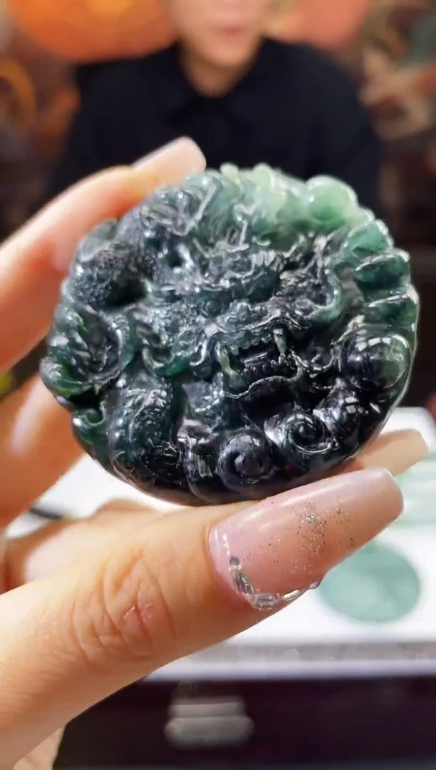 翡翠未镶嵌颈饰多样性发其一