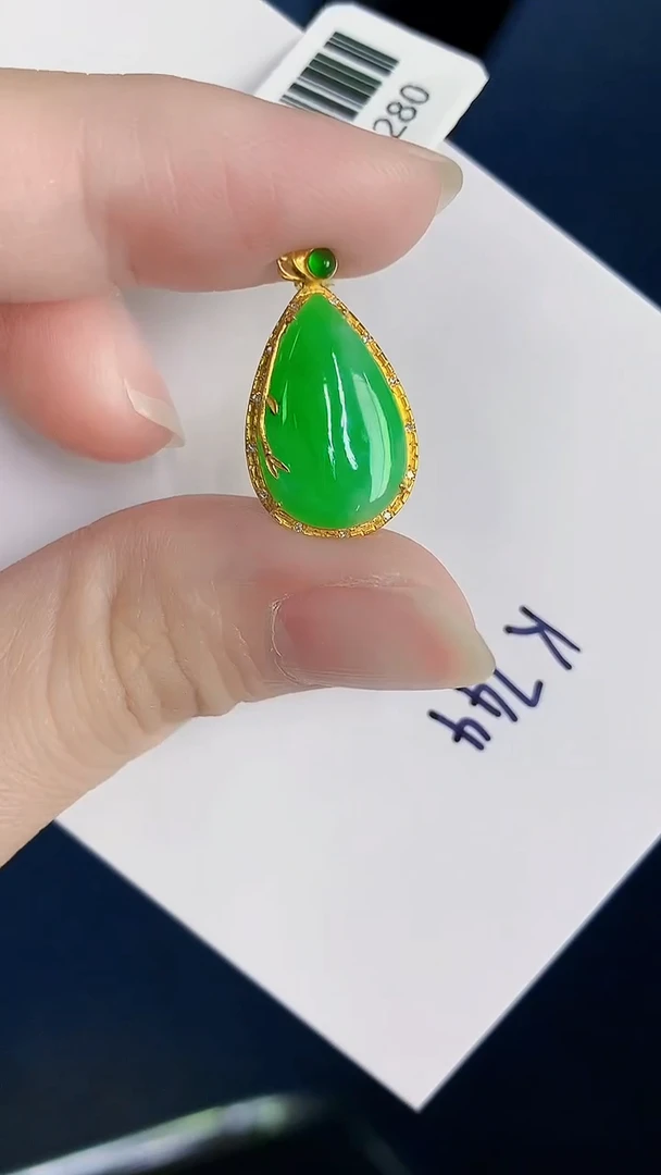 颈饰18K金镶嵌翡翠天然翡翠缅甸A货