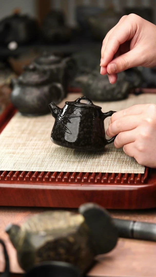 中式归玉堂冰碛岩重工雕刻竹节高瓢壶