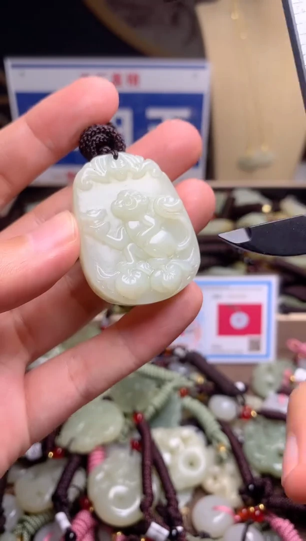 颈饰未镶嵌和田玉1