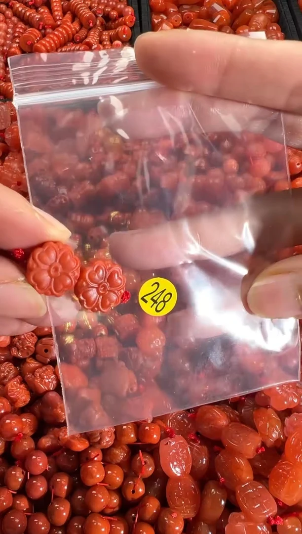 【闪购商品】南红玛瑙颈饰未镶嵌1