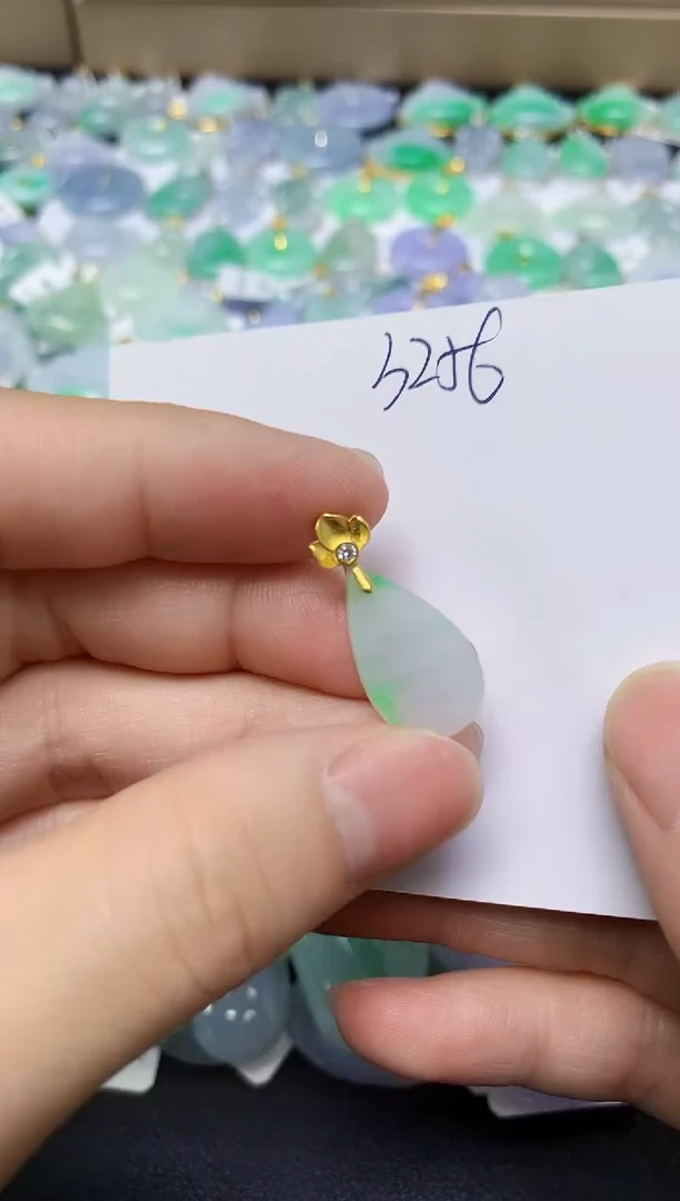 翡翠未镶嵌颈饰 天然缅甸翡翠A货