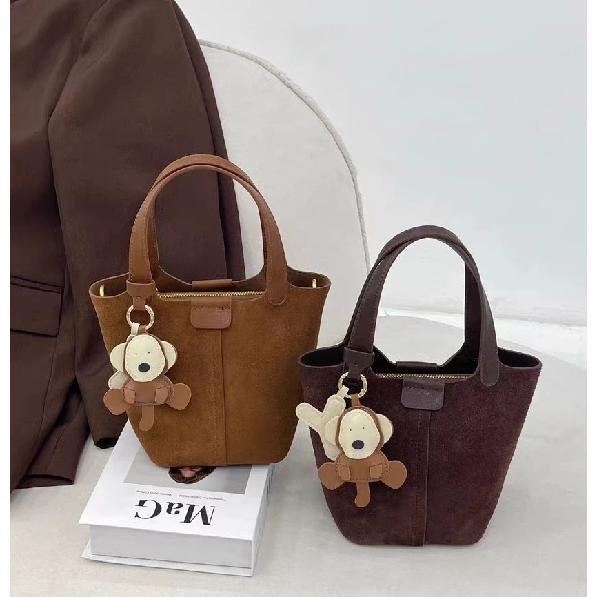 卓诗尼包包女时尚洋气新款斜挎包单肩休闲水桶包网红百搭小包包