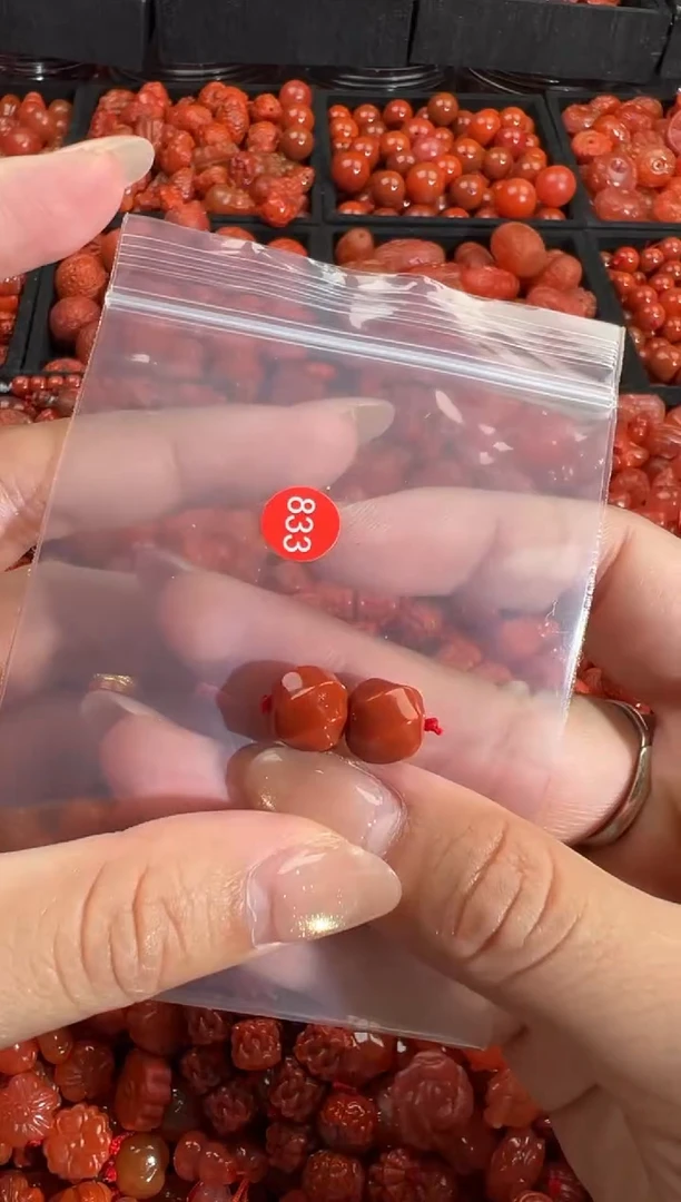 南红玛瑙未镶嵌颈饰1