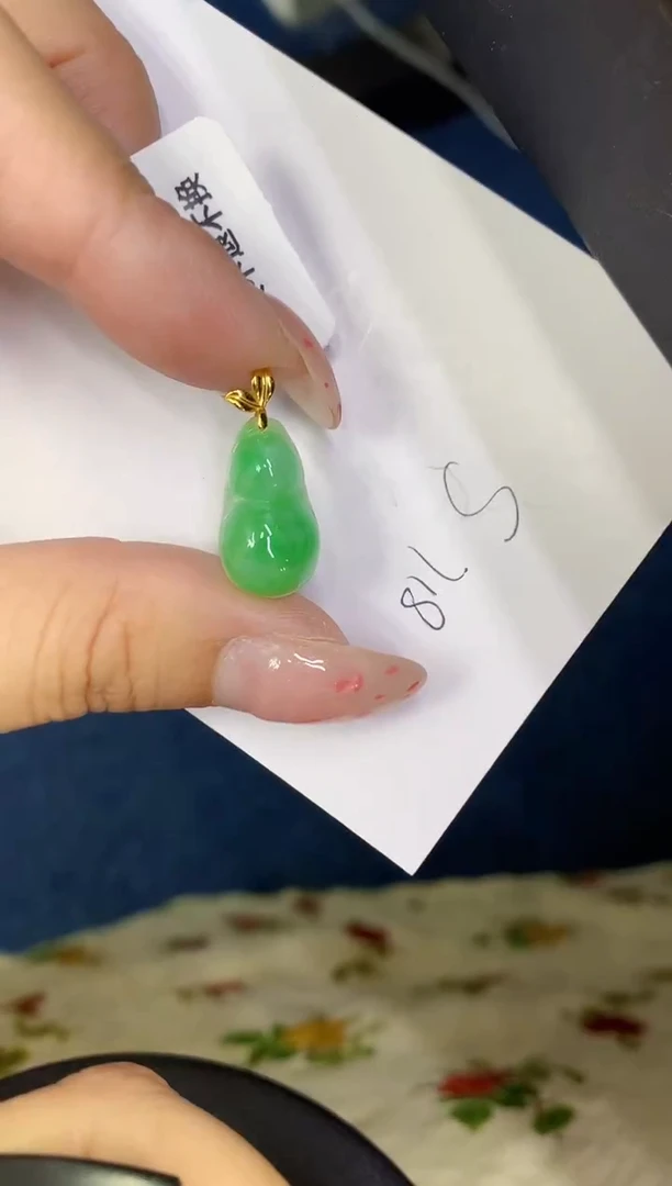 翡翠18K金镶嵌颈饰缅甸天然翡翠A货