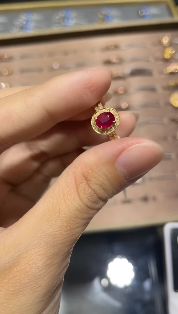 18K金镶嵌戒指红宝石1