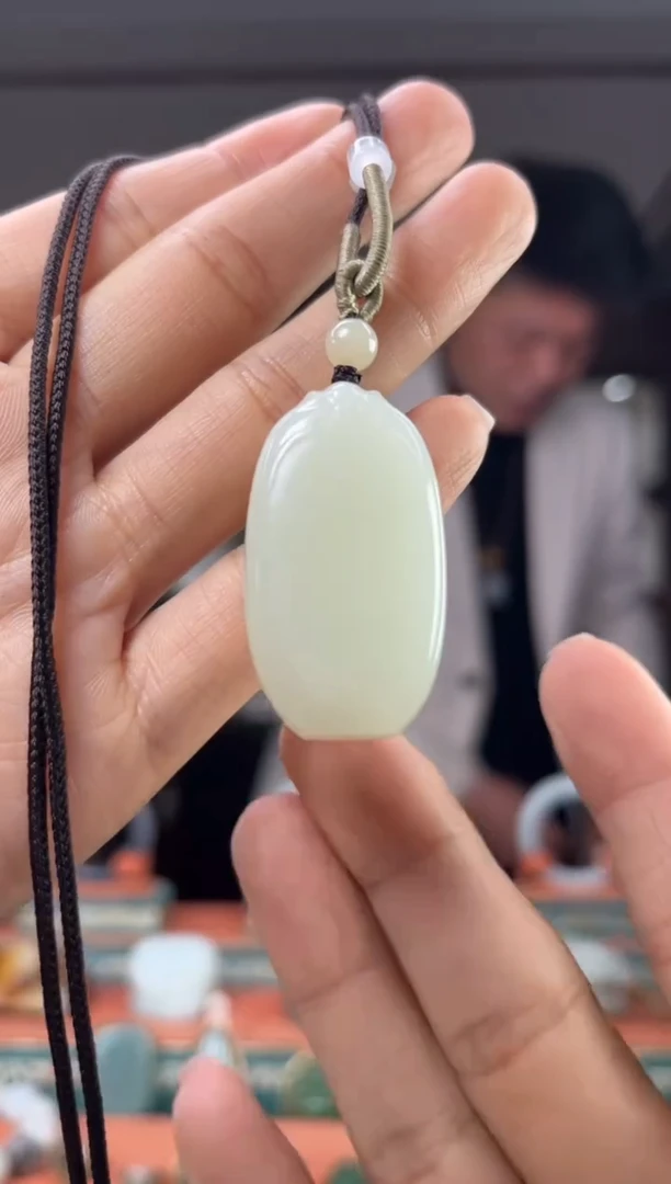 颈饰未镶嵌和田玉佩佩