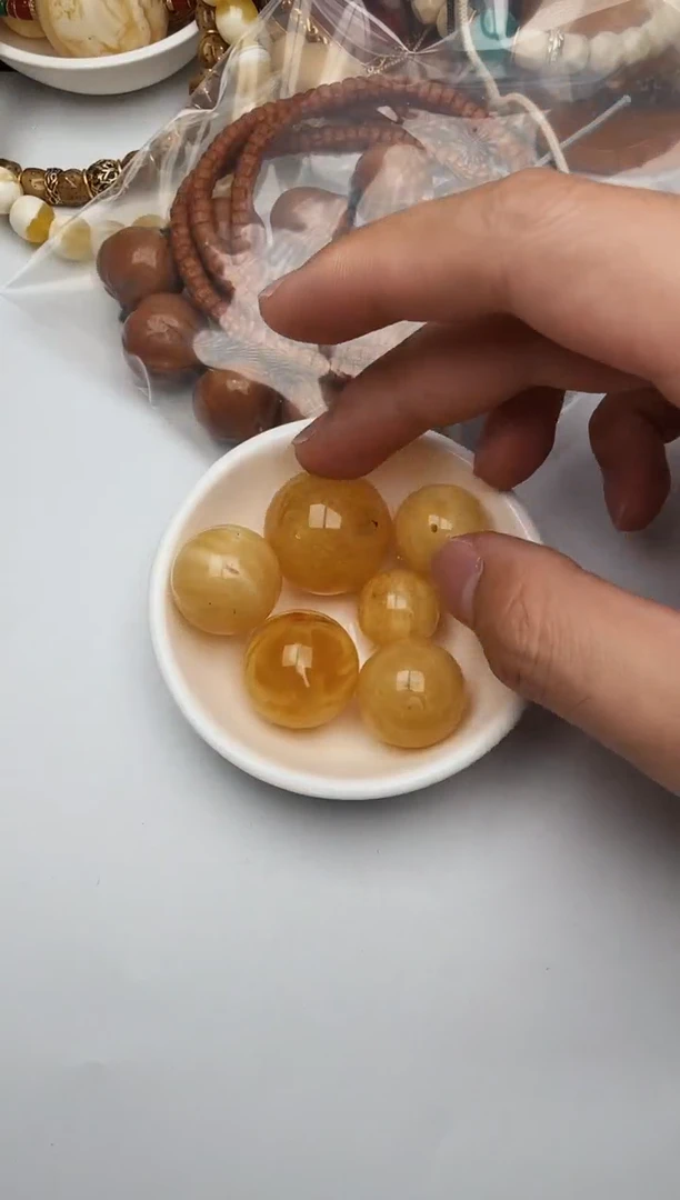 琥珀颈饰未镶嵌啦啦啦