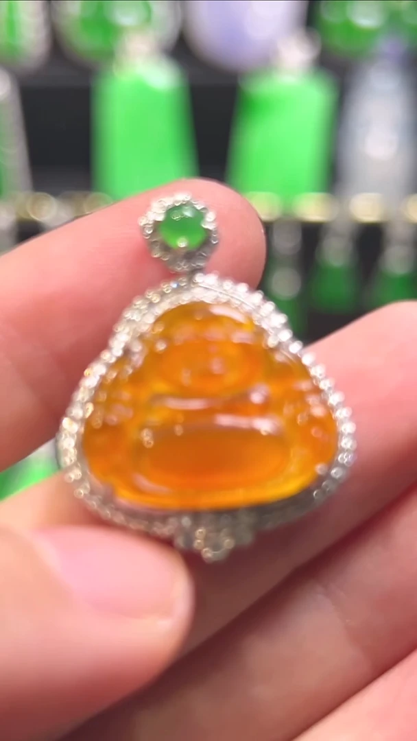 18K金镶嵌挂件翡翠吊坠