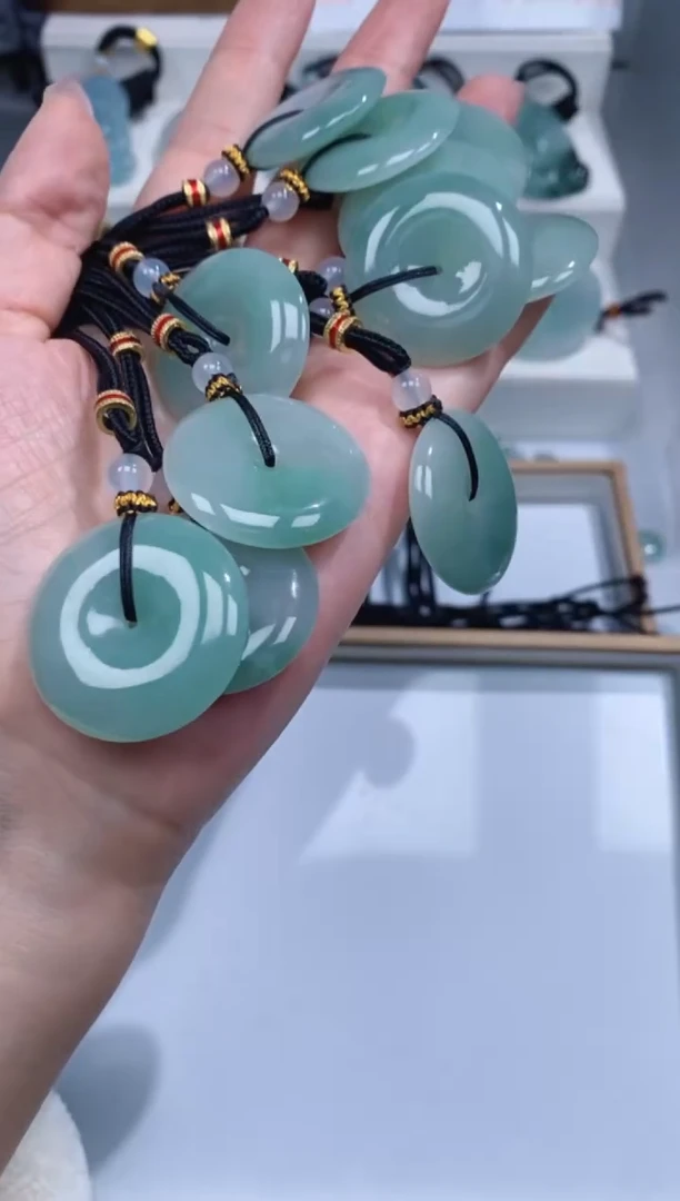 颈饰未镶嵌翡翠吊坠团购多样性发一件