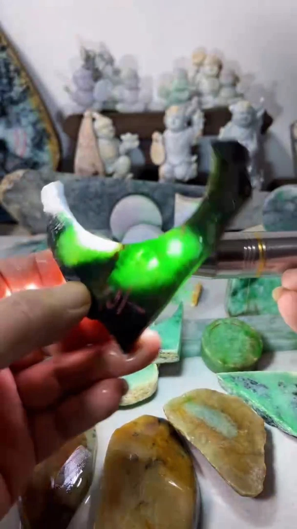 【闪购商品】翡翠吊坠(不含链)未镶嵌A300