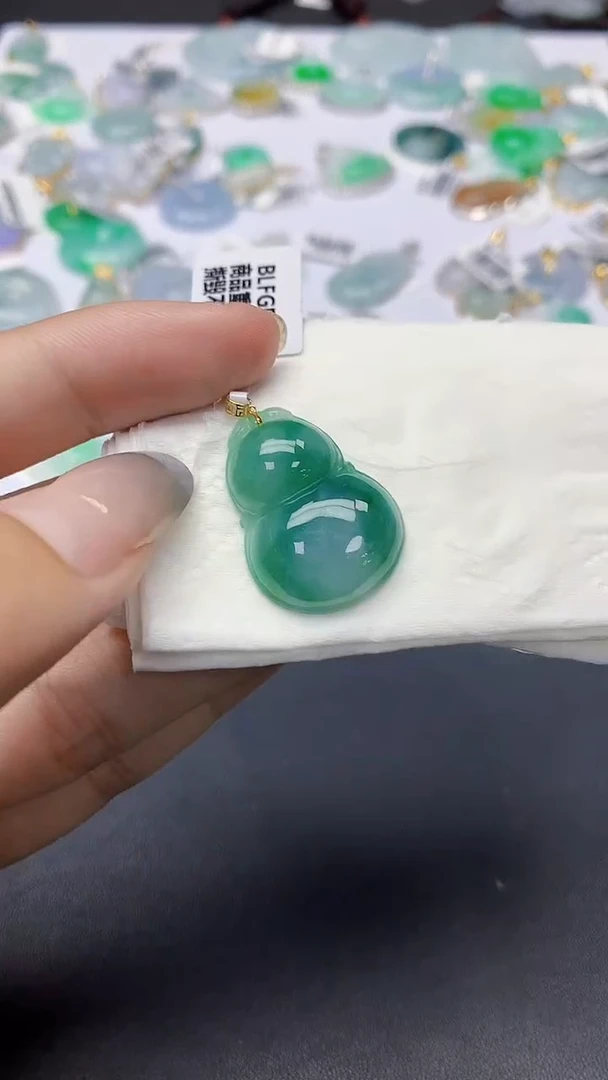 翡翠18K金镶嵌颈饰天然缅甸a货翡翠