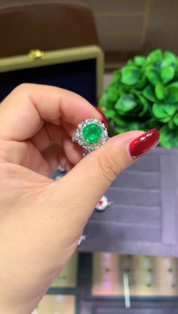 18K金镶嵌戒指祖母绿3.64ct