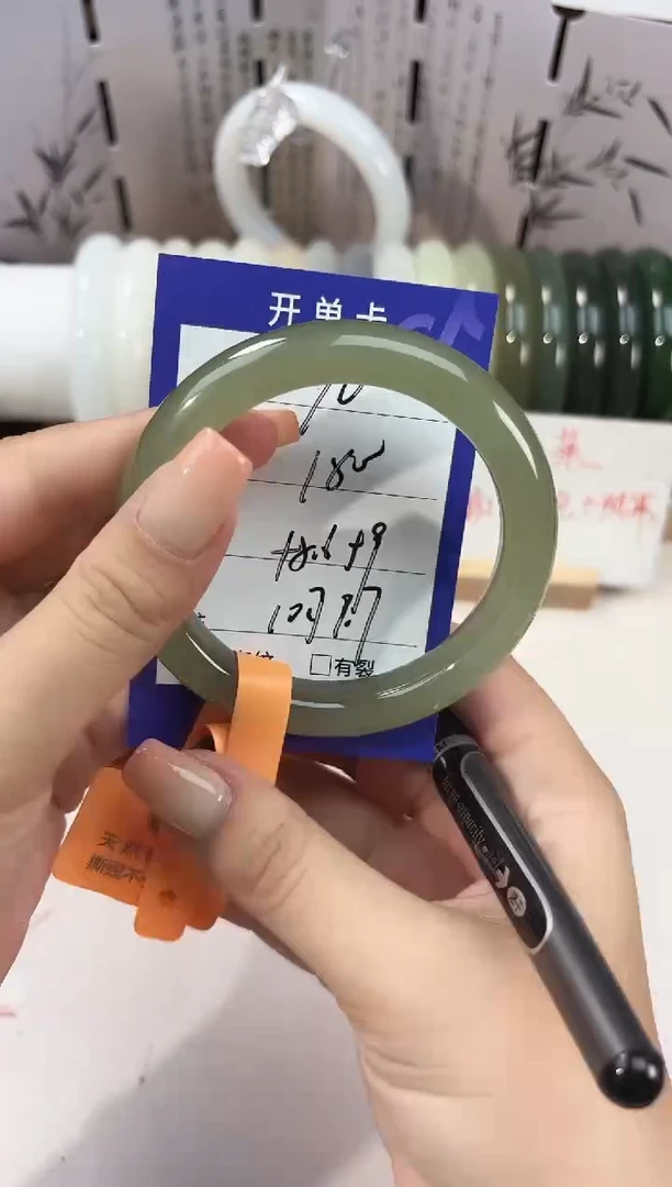 和田玉手镯未镶嵌湖水70