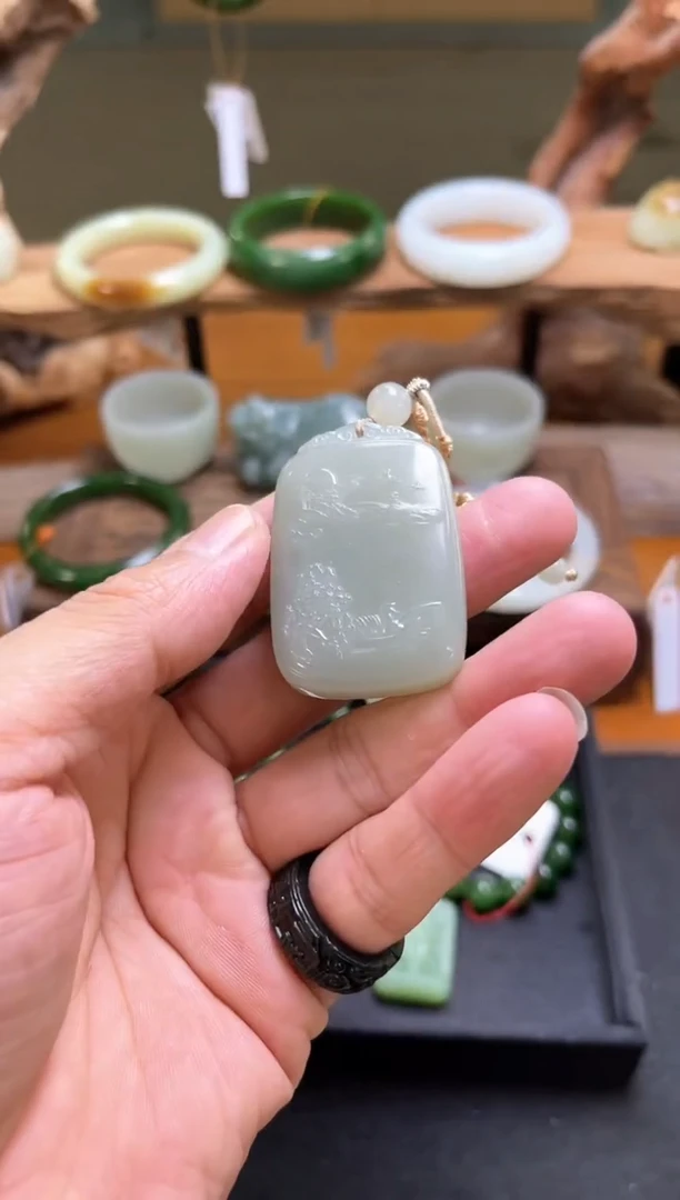 吊坠(不含链)未镶嵌和田玉且末青白 山水牌30773