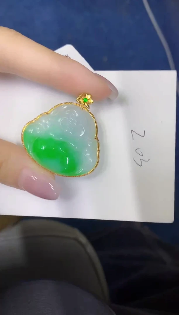 颈饰18K金镶嵌翡翠缅甸天然翡翠A货