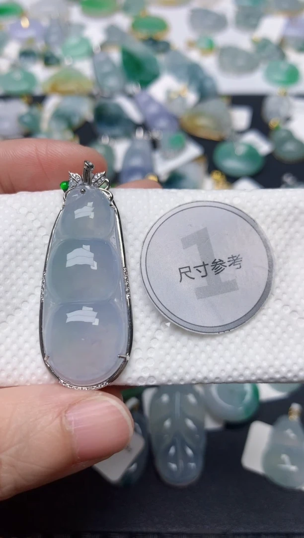 颈饰18K金镶嵌翡翠天然缅甸A货翡翠