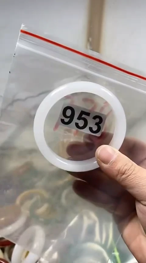 【闪购商品】石英质玉手镯未镶嵌62