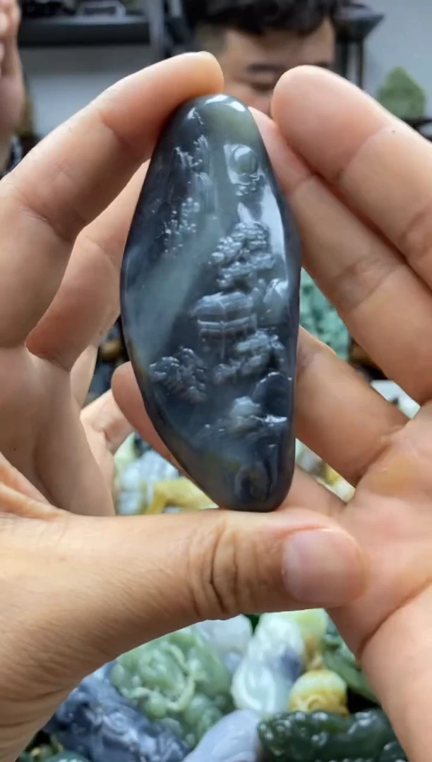 和田玉未镶嵌把件新疆