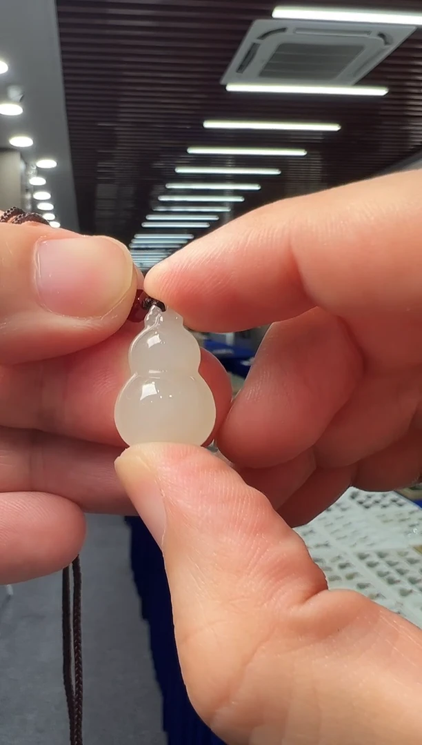 和田玉未镶嵌颈饰葫芦/配绳