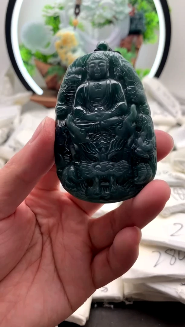 【闪购商品】翡翠颈饰未镶嵌大日如来