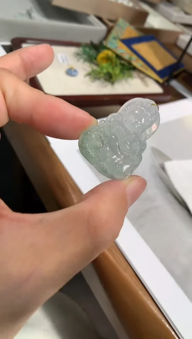 翡翠未镶嵌颈饰文殊