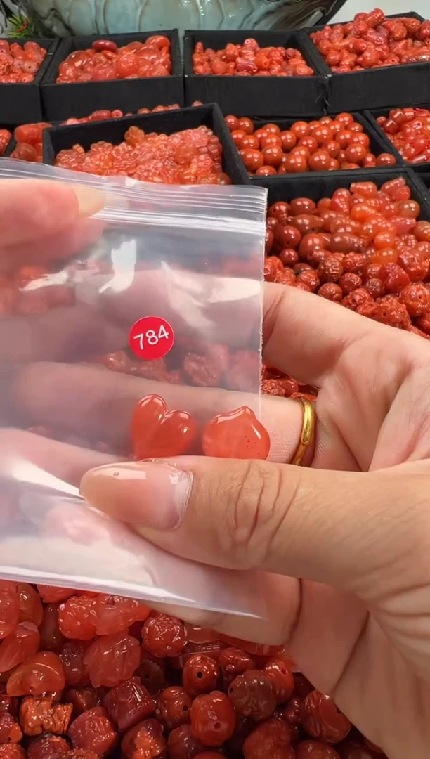 颈饰未镶嵌南红玛瑙1