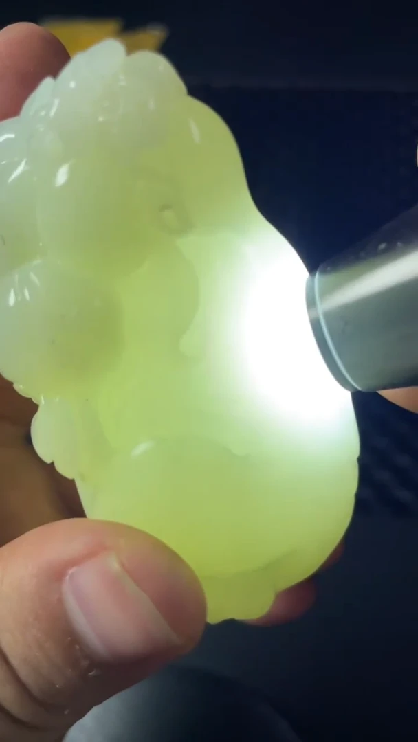 和田玉未镶嵌颈饰大****玉1