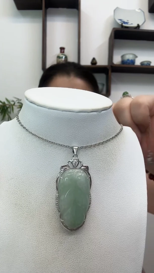 吊坠(赠链)银S925镶嵌翡翠叶子