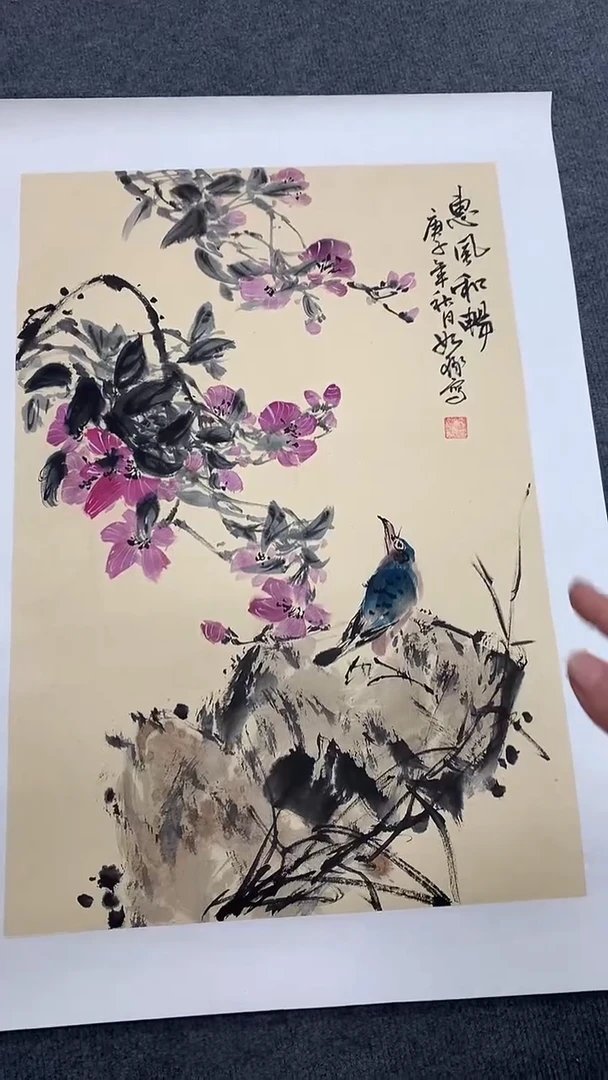 竖款精品开三花鸟，惠风和畅