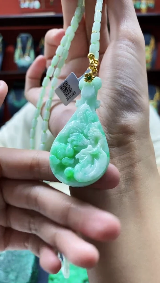 颈饰未镶嵌翡翠吊坠