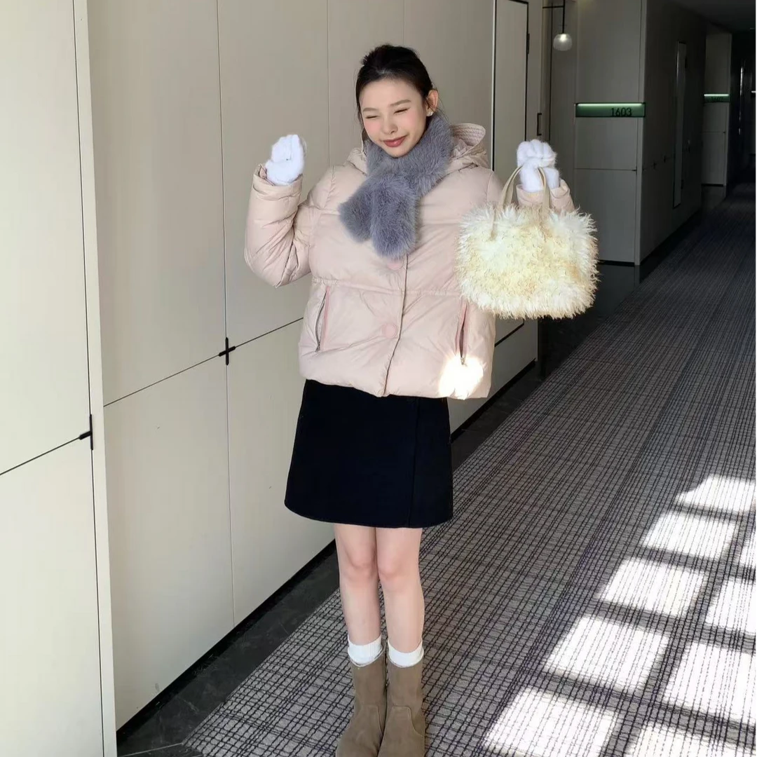 Yuki wang 图桑巴塞尔~秋冬三色休闲短款连帽面包外套