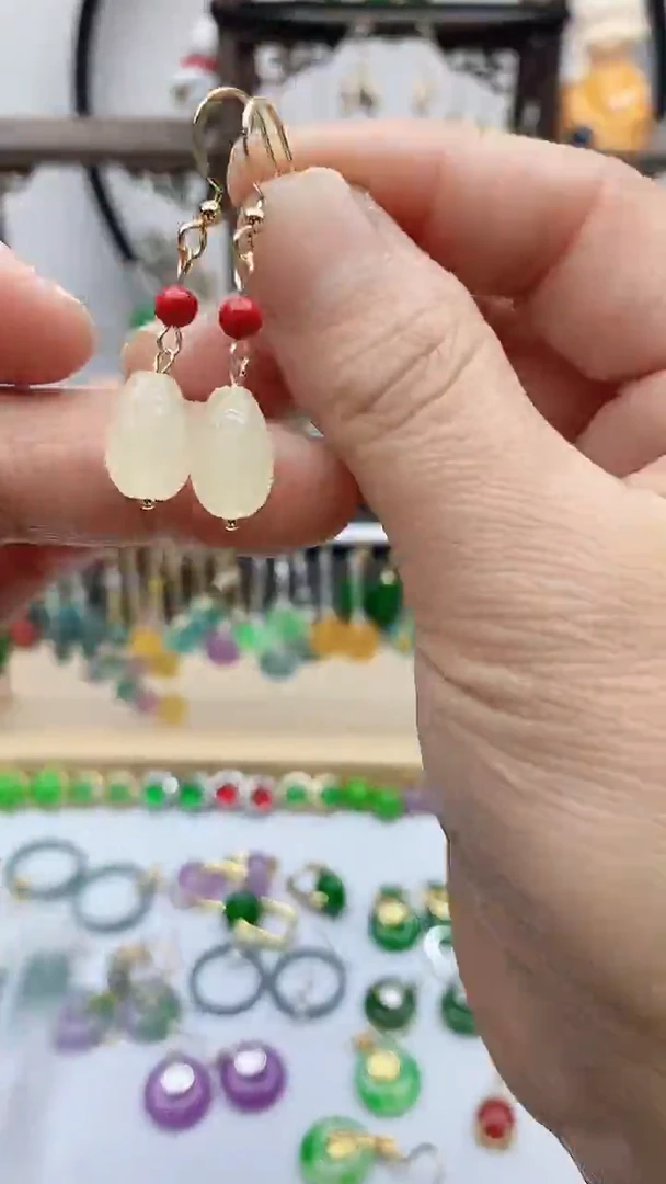 未镶嵌和田玉耳饰6666