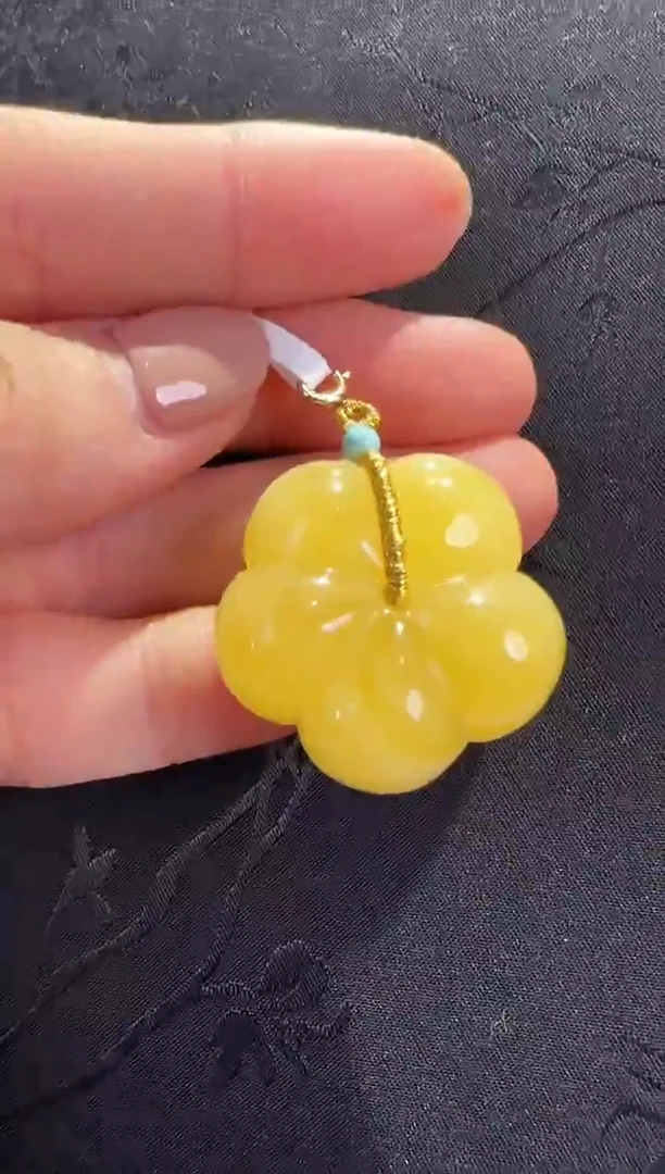 蜜蜡颈饰18K金镶嵌花花吊坠