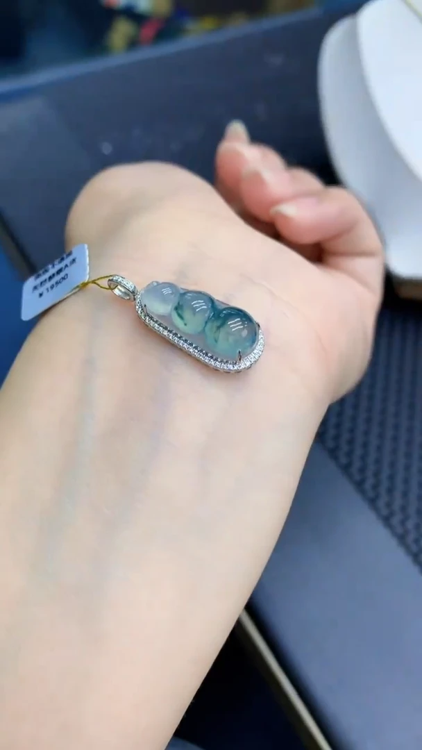 【闪购商品】翡翠颈饰18K金镶嵌            8